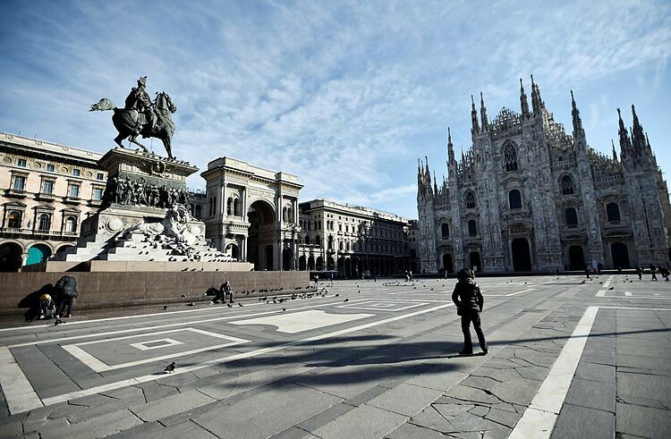 Quảng trường Duomo ở Milan ngày 10/3, sau khi chính phủ Italy phong toả đất nước. Ảnh: Reuters