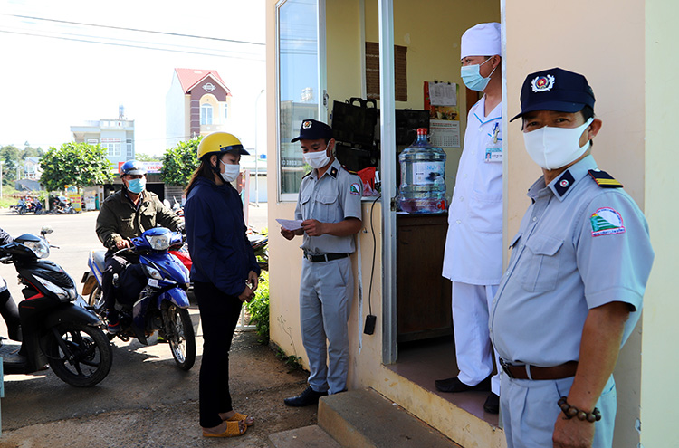 Bảo Lộc: Tất cả mọi người đến Bệnh viện II Lâm Đồng đều phải khai báo y tế