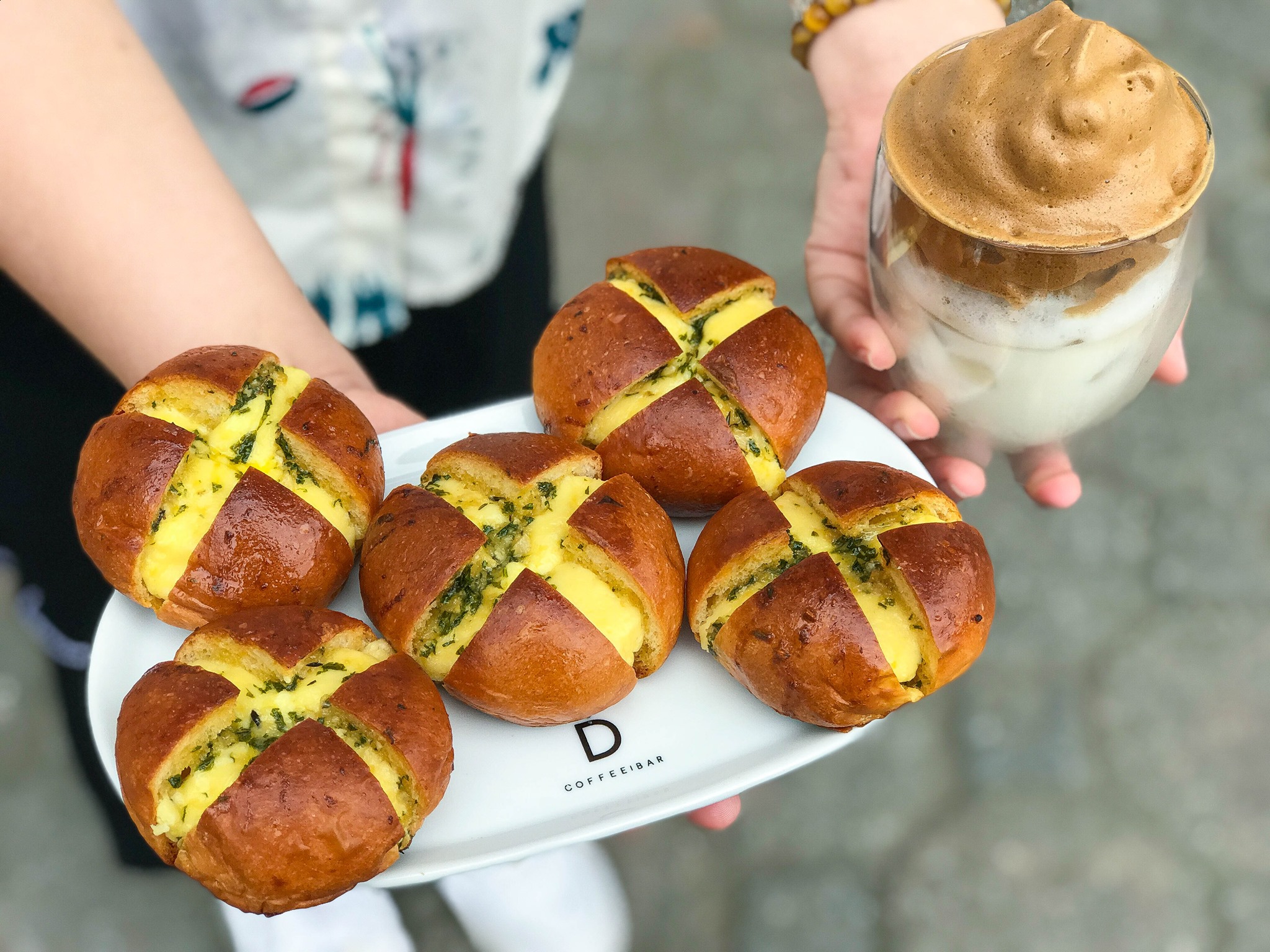 Review: Bánh Mỳ Bơ Tỏi & Cafe Bọt Biển Hàn Quốc