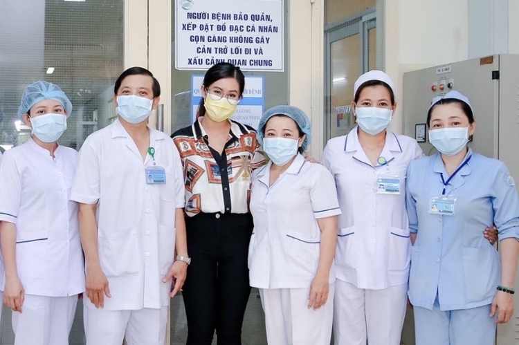 Thảo Tiên: 'Tôi xốc dậy tinh thần khi nhiễm nCoV'