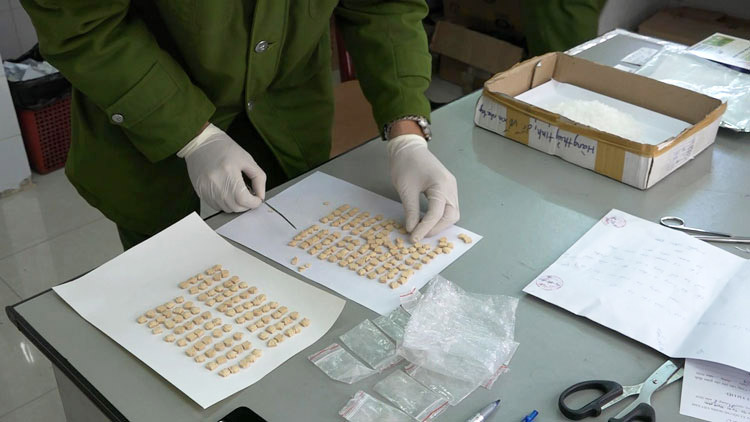 Lâm Đồng: Bắt quả tang đôi nam nữ vận chuyển số lượng lớn ma túy