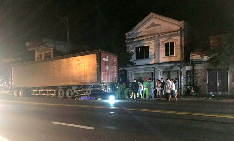 Bảo Lộc: Tông vào xe container đang đậu, nam thanh niên tử vong