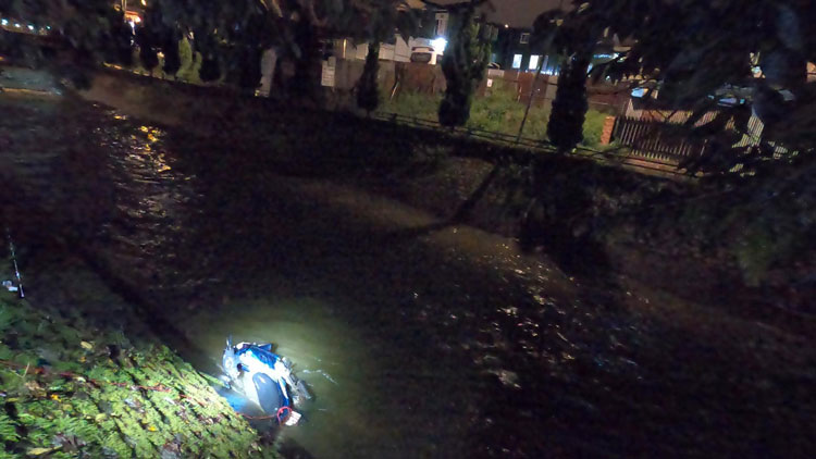Đà Lạt: Phát hiện chiếc xe máy dưới suối sau cơn mưa lớn