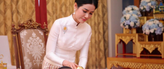 “Biến” hậu cung: Hoàng quý phi Thái Lan bị tung ảnh nhạy cảm