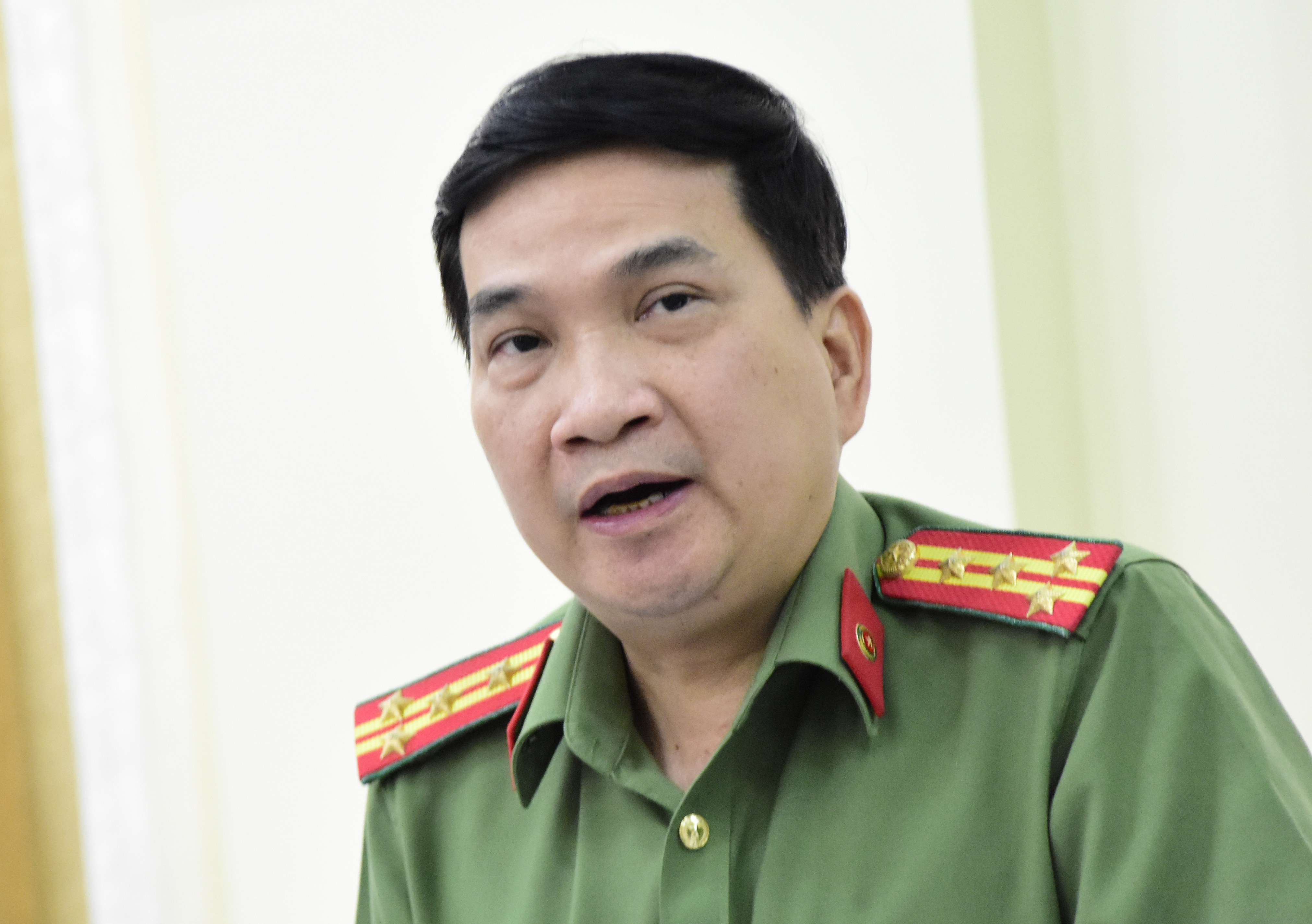 Đại tá Nguyễn Sỹ Quang nói về việc các cán bộ công an sai phạm trong thời gian qua. Ảnh: Lê Trai.
