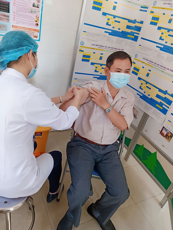 Lâm Đồng bắt đầu triển khai tiêm 7.100 liều vắc xin phòng Covid-19