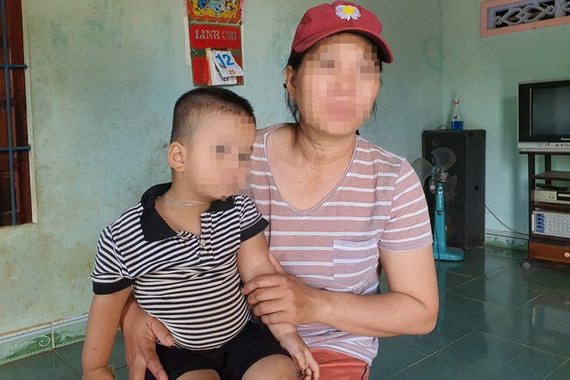 Vụ bé trai 2 tuổi và mẹ bị đổ phân lên người ở Phú Yên: Nạn nhân tiết lộ sốc