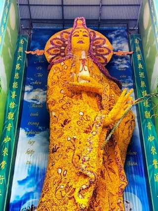 Tượng Phật hoa bất tử chùa Linh Phước cũng vừa hoàn thành trong mùa dịch