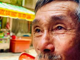 BỐ GIÀ￼ 72 TUỔI NĂM ĐẠP XÍCH LÔ KHẮP SÀI GÒN NUÔI CON GÁI TÂM THẦN  Hình ảnh ông ‘bố già’ 72 tuổi su