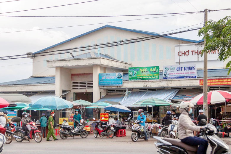Đơn Dương: Thị trấn Thạnh Mỹ phát phiếu đi chợ cho người dân 1 lần/tuần