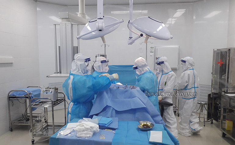 Lâm Đồng: Mổ khẩn cấp thành công cho sản phụ tại khu điều trị bệnh nhân Covid-19