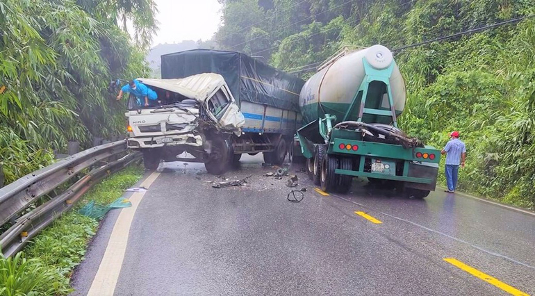 Tại nạn giao thông khiến đèo Bảo Lộc bị ách tắc cả 2 chiều