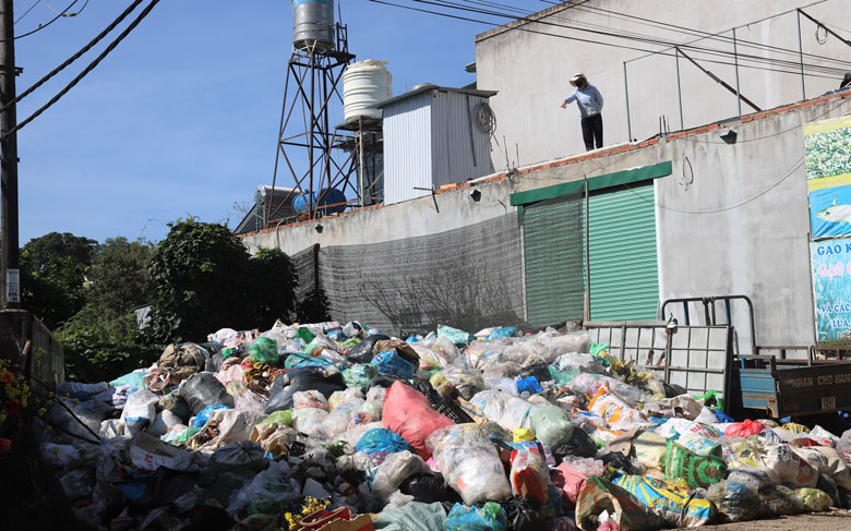 Bảo Lâm: Bãi tập kết rác ảnh hưởng đến hàng chục hộ dân